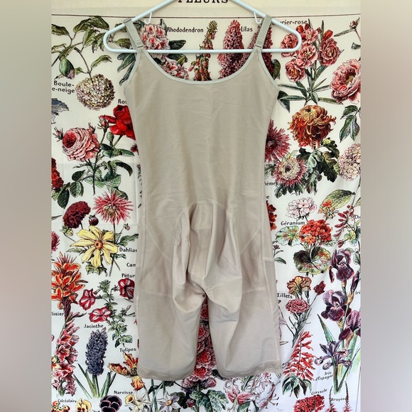 Lady Slim by Nuvofit size L shapewear in beige. 87%nylon, 13%spandex hook&eye - Picture 4 of 8